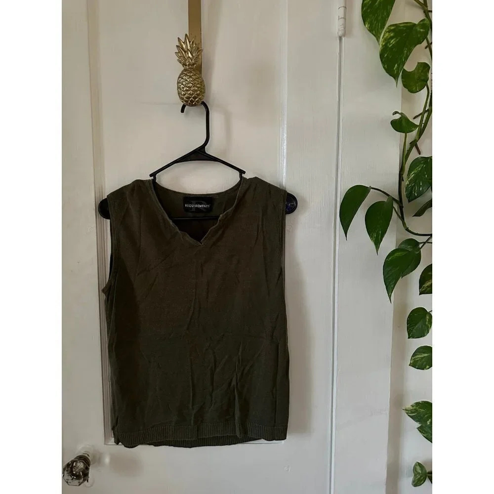 Requirement Women’s size Medium dark green top